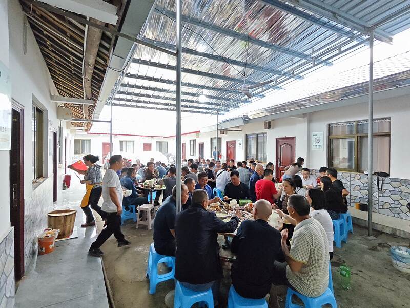 中秋国庆双节至，四川博水环保 团队暖心关怀眉山工业园区污水处理厂项目全体员工